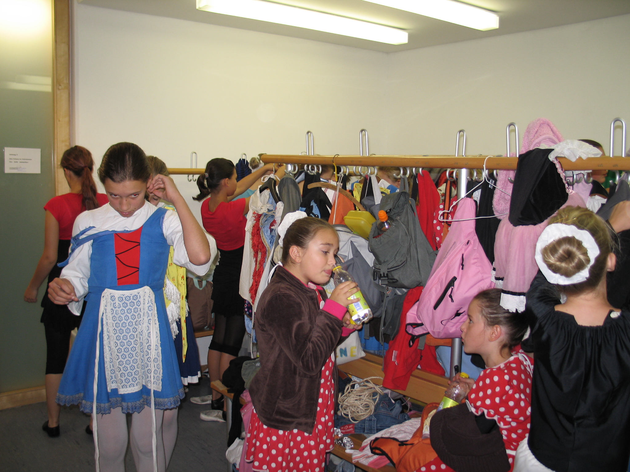 Dessau-Rolauer Tanzwettbewerb:  001.Garderobe 