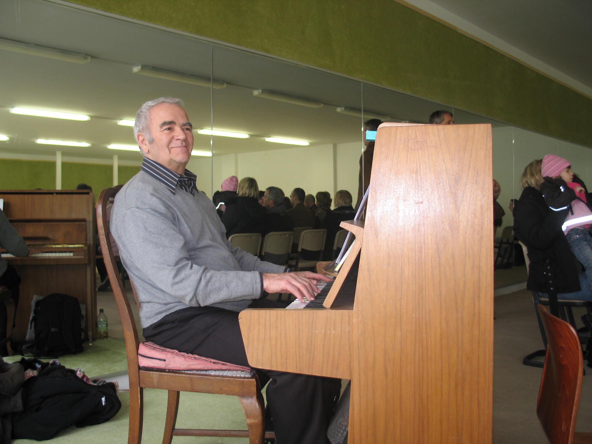 Herr Cichowitz am Klavier